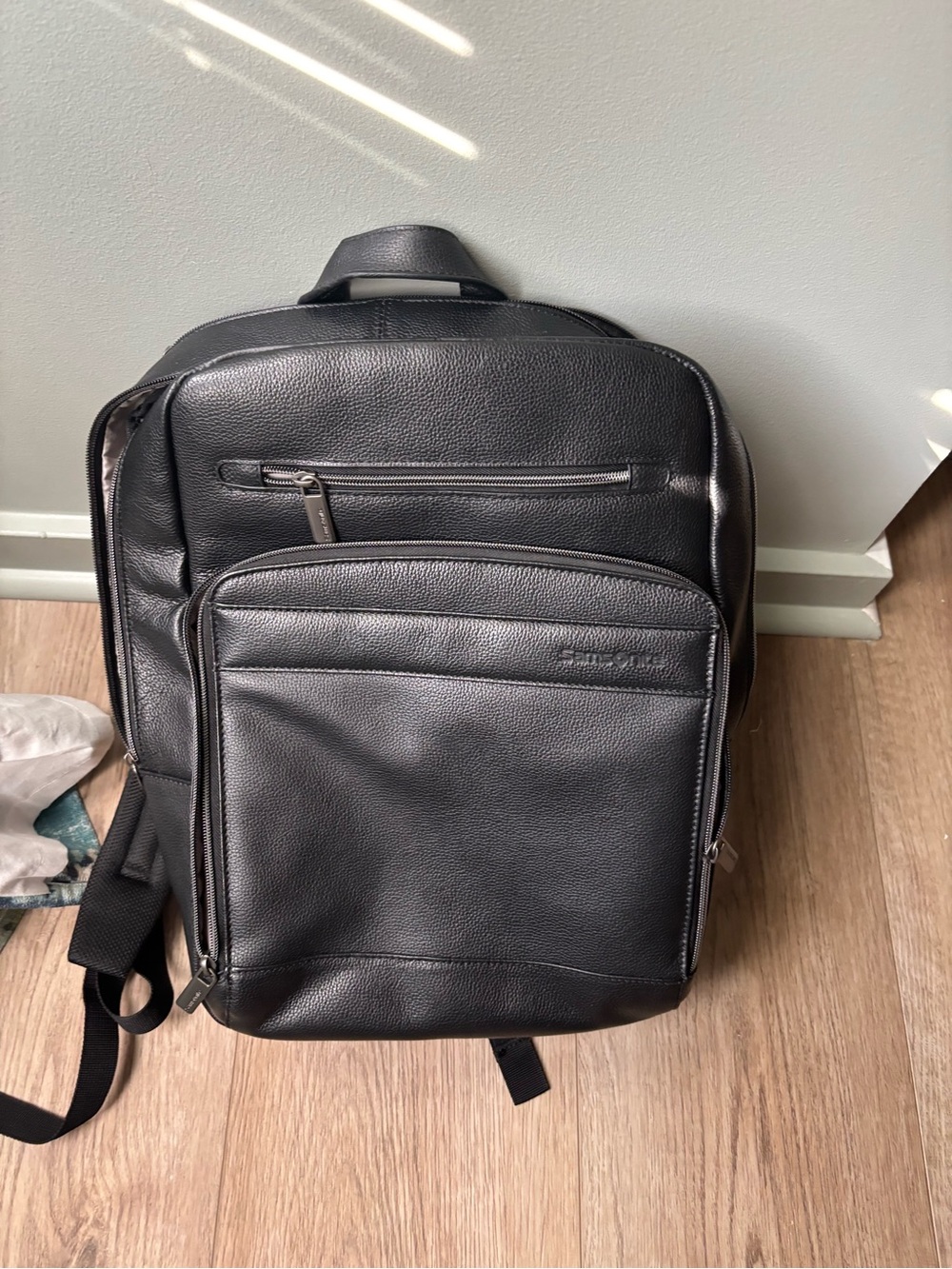 Samsonite Black
Leather  Backpack - NEW